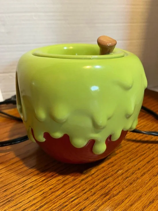 Disney villain Scentsy evil queen Poison Apple Ceramic wax warmer retired - Picture 11 of 11